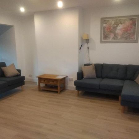 Cheltenham - 3 Bedroom, Parking, Disneyplus Buitenkant foto