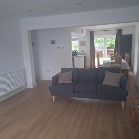 Cheltenham - 3 Bedroom, Parking, Disneyplus Buitenkant foto