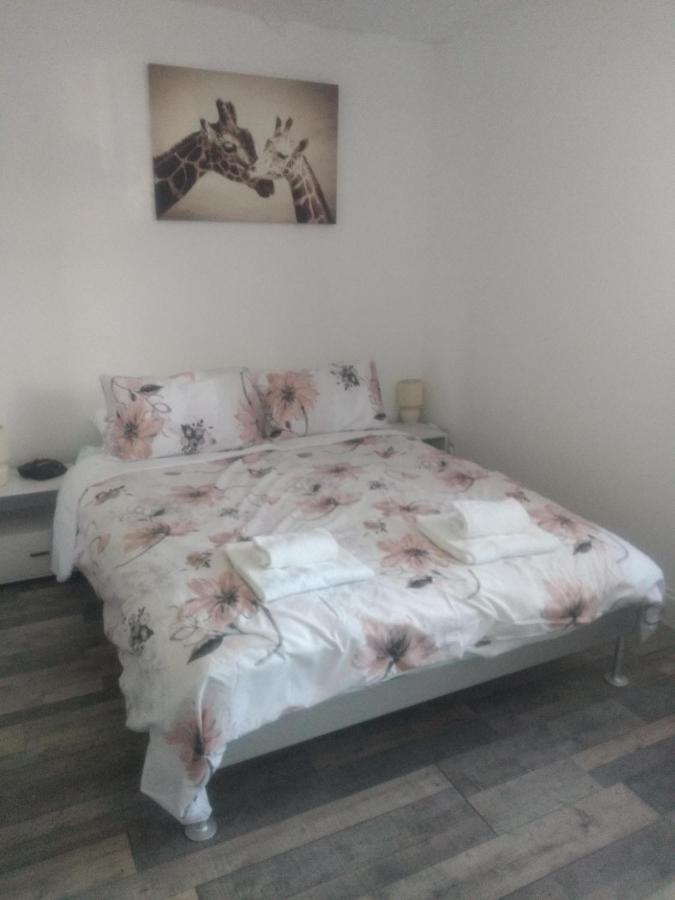 Cheltenham - 3 Bedroom, Parking, Disneyplus Buitenkant foto
