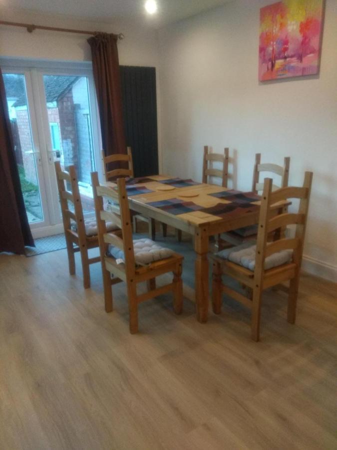 Cheltenham - 3 Bedroom, Parking, Disneyplus Buitenkant foto