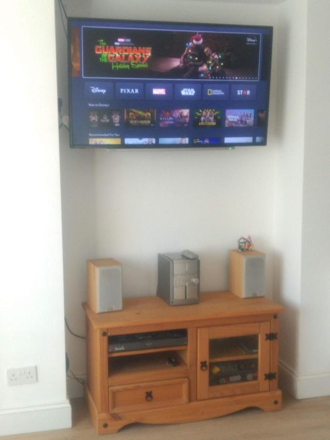 Cheltenham - 3 Bedroom, Parking, Disneyplus Buitenkant foto