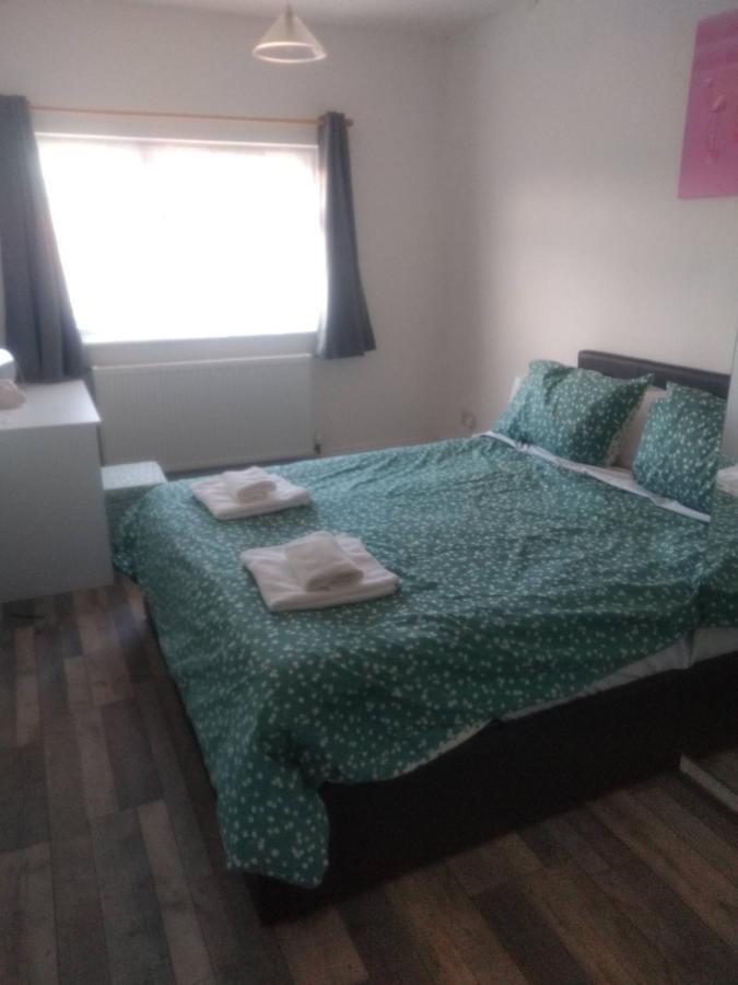 Cheltenham - 3 Bedroom, Parking, Disneyplus Buitenkant foto