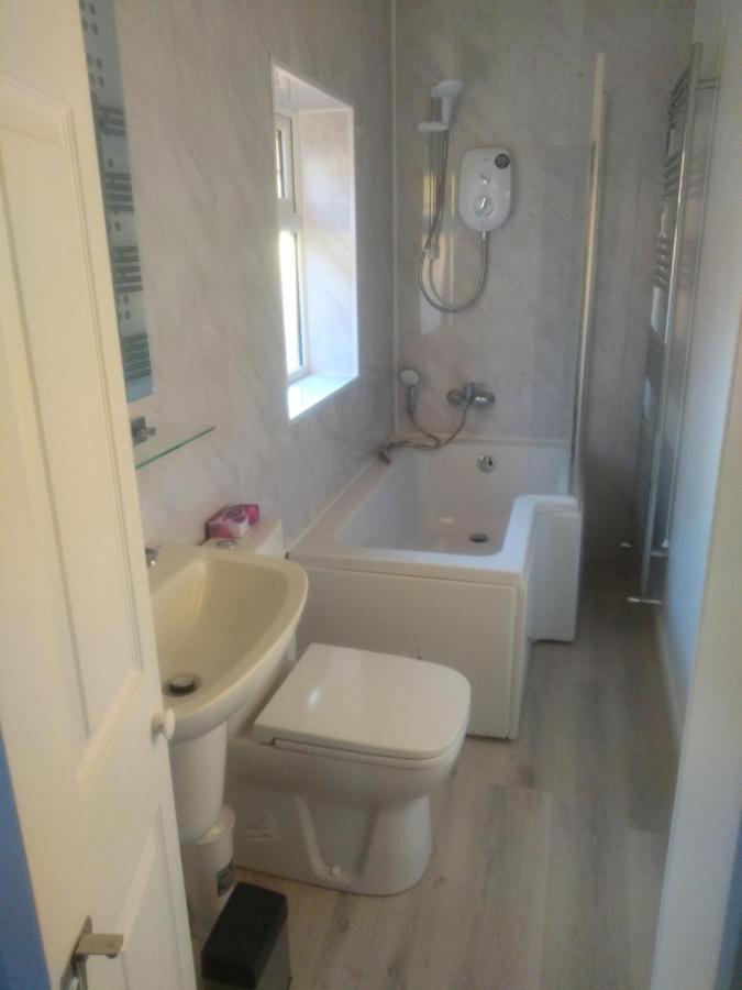 Cheltenham - 3 Bedroom, Parking, Disneyplus Buitenkant foto