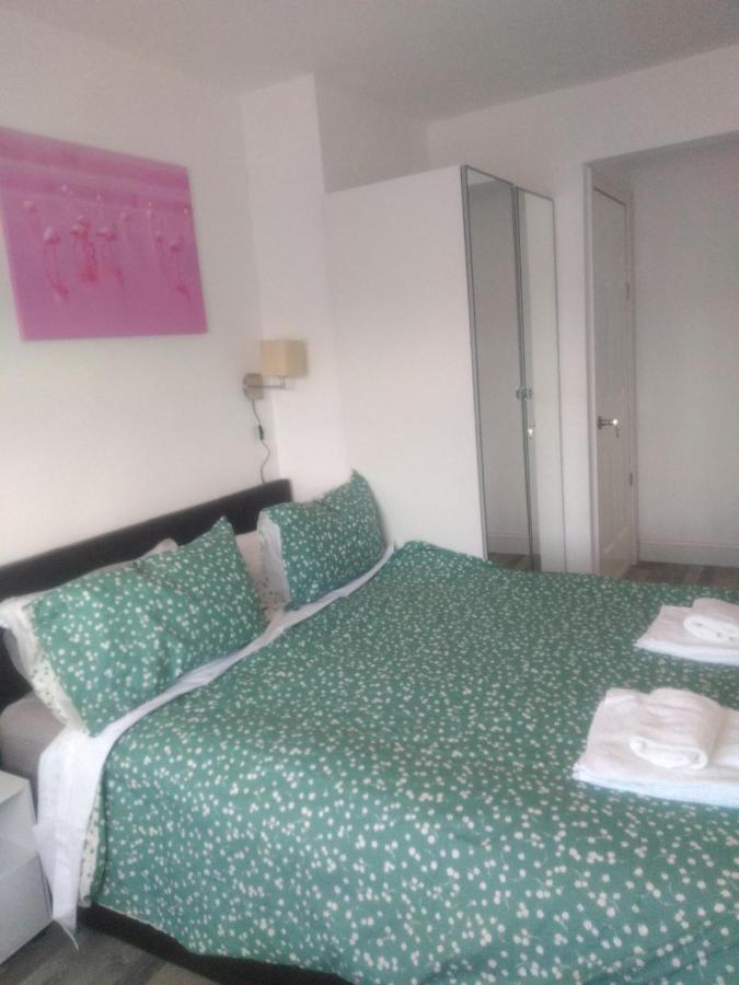 Cheltenham - 3 Bedroom, Parking, Disneyplus Buitenkant foto